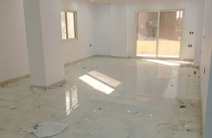 Apartment - 3 Bedrooms - 3 Bathrooms for sale in 10th Sector - Zahraa El Maadi - Hay El Maadi - Cairo