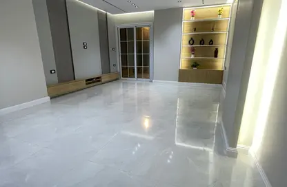 Apartment - 3 Bedrooms - 2 Bathrooms for sale in Gate 4 - Mena - Hadayek El Ahram - Giza