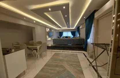 شقة - 3 غرف نوم - 3 حمامات للبيع في شارع سوريا - المهندسين - الجيزة