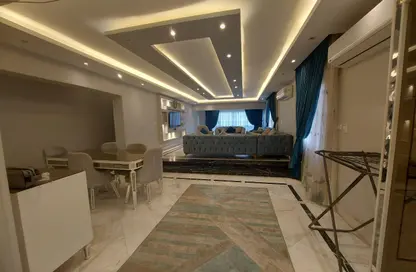 شقة - 3 غرف نوم - 3 حمامات للبيع في شارع سوريا - المهندسين - الجيزة