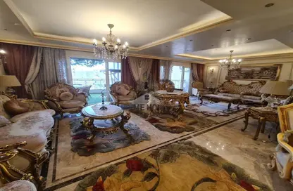 شقة - 6 غرف نوم - 3 حمامات للبيع في شارع تاج الرؤساء - سابا باشا - حي شرق - الاسكندرية