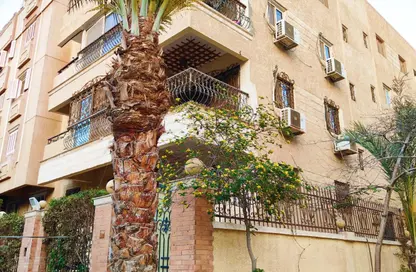 Whole Building - 7 Bedrooms - 7 Bathrooms for sale in Street 3 - 5th District - 6 October City - Giza