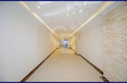 Apartment - 3 Bedrooms - 2 Bathrooms for sale in Mahmoud Al Essawy St. - Miami - Hay Awal El Montazah - Alexandria