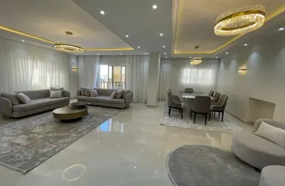 شقة - 3 غرف نوم - 3 حمامات للبيع في شارع محمد حسين محمود - المنطقة ه - حى جنوب الاكايمية - مدينة القاهرة الجديدة - القاهرة