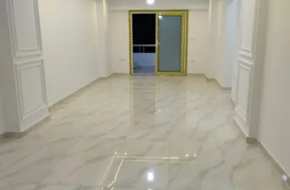 Apartment - 3 Bedrooms - 2 Bathrooms for sale in Mohamed Kamel Al Harouny St. - 6th Zone - Nasr City - Cairo