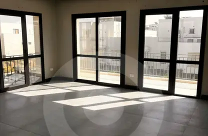 شقة - 2 غرف نوم - 2 حمامات للايجار في ذا كورت ياردز - كمبوندات الشيخ زايد - الشيخ زايد - الجيزة