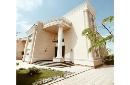 Villa - 4 Bedrooms - 6 Bathrooms for sale in Fountain Park - 5th Settlement Compounds - The 5th Settlement - New Cairo City - Cairo