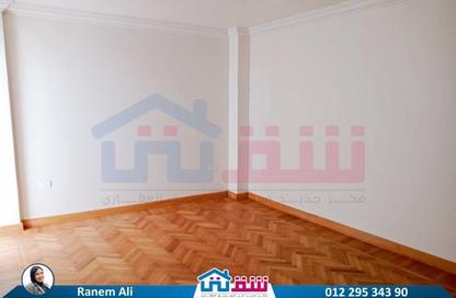 Apartment - 4 Bedrooms - 2 Bathrooms for sale in El Shatby - Hay Wasat - Alexandria
