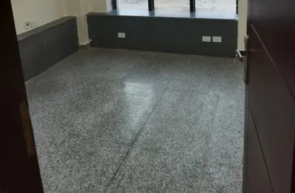 عيادة - استوديو - 1 حمام للبيع في شارع الجزيرة - المستثمرين الجنوبية - مدينة القاهرة الجديدة - القاهرة