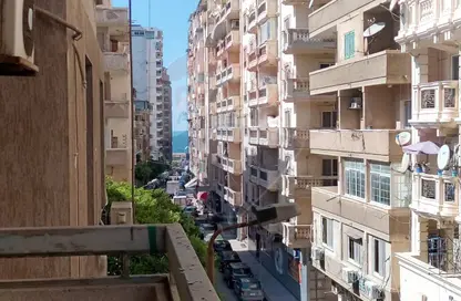 شقة - 3 غرف نوم - 2 حمامات للبيع في شارع فهمي ويصا - لوران - حي شرق - الاسكندرية