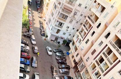 Apartment - 3 Bedrooms - 2 Bathrooms for sale in Madkhal Sharkt Al Nakhl Wa Al Handasa St. - Smouha - Hay Sharq - Alexandria