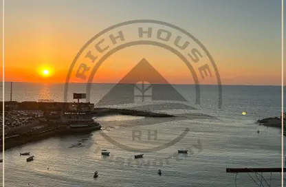 Apartment - 2 Bedrooms - 1 Bathroom for sale in Al Geish Road - Glim - Hay Sharq - Alexandria