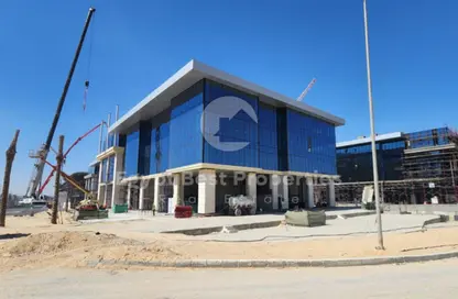 محل تجاري - استوديو - 2 حمامات للبيع في جولدن جيت - شارع التسعين الجنوبي - التجمع الخامس - مدينة القاهرة الجديدة - القاهرة