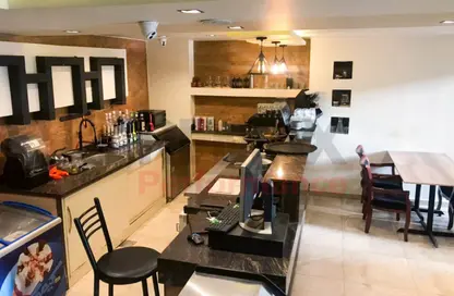 محل تجاري - استوديو - 1 حمام للبيع في شارع المعسكر الرومانى - رشدي - حي شرق - الاسكندرية