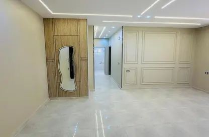 Apartment - 2 Bedrooms - 3 Bathrooms for sale in Gate 3 old - Khafre - Hadayek El Ahram - Giza