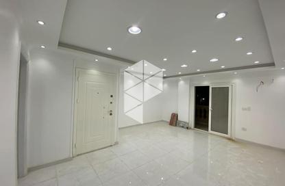 Apartment - 2 Bedrooms - 1 Bathroom for sale in Al Ashrafiya - North Investors Area - New Cairo City - Cairo