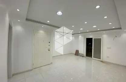Apartment - 2 Bedrooms - 1 Bathroom for sale in Al Ashrafiya - North Investors Area - New Cairo City - Cairo
