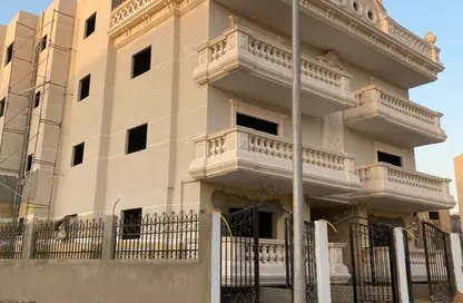 شقة - 3 غرف نوم - 2 حمامات للبيع في المجاورة الثالثة - الحي الثالث شرق - مدينة الشروق - القاهرة