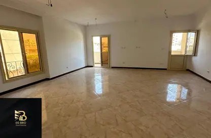 Apartment - 3 Bedrooms - 2 Bathrooms for rent in Ganoob El Acadimia - New Cairo City - Cairo