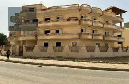 شقة - 3 غرف نوم - 3 حمامات للبيع في المجاورة الاولي - الحي الرابع غرب - مدينة الشروق - القاهرة