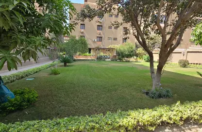 بناية كاملة - 8 غرف نوم - 8 حمامات للبيع في شارع العروبه - شيراتون المطار - النزهة - القاهرة