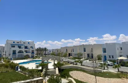 Chalet - 3 Bedrooms - 2 Bathrooms for rent in Mountain View - Ras Al Hekma - North Coast