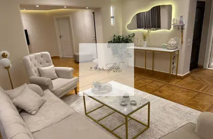 شقة - 3 غرف نوم - 4 حمامات للبيع في شارع اسراء المعلمين - المهندسين - الجيزة