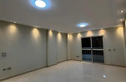 Apartment - 2 Bedrooms - 1 Bathroom for sale in Al Horreya St. - New Maadi - Hay El Maadi - Cairo
