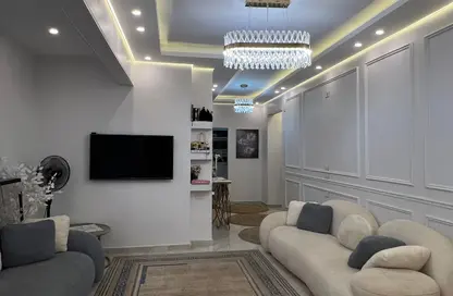 شقة - 3 غرف نوم - 2 حمامات للبيع في الحي الرابع - مدينة العبور - القليوبية