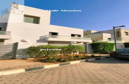 فيلا - 3 غرف نوم - 5 حمامات للبيع في كليوباترا سكوير - محور 26 يوليو - مدينة 6 أكتوبر - الجيزة