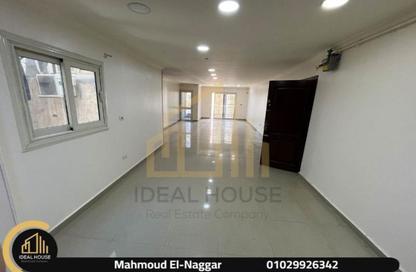 Apartment - 3 Bedrooms - 3 Bathrooms for rent in Ahmed Allam St. - Sporting - Hay Sharq - Alexandria