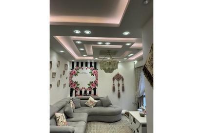 شقة - 3 غرف نوم - 2 حمامات للبيع في شارع الجامعة - الحي التاسع - مدينة العبور - القليوبية