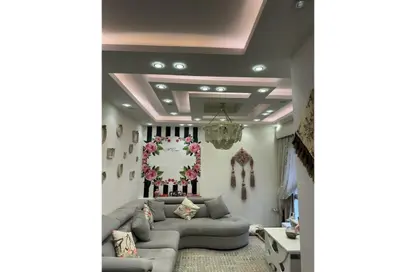 شقة - 3 غرف نوم - 2 حمامات للبيع في شارع الجامعة - الحي التاسع - مدينة العبور - القليوبية
