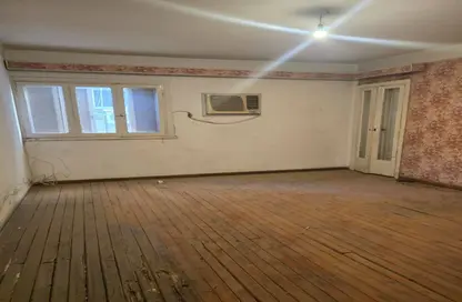 شقة - 3 غرف نوم - 2 حمامات للبيع في شارع شهاب - المهندسين - الجيزة
