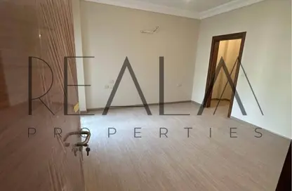 Apartment - 3 Bedrooms - 3 Bathrooms for sale in Village West - Sheikh Zayed Compounds - Sheikh Zayed City - Giza