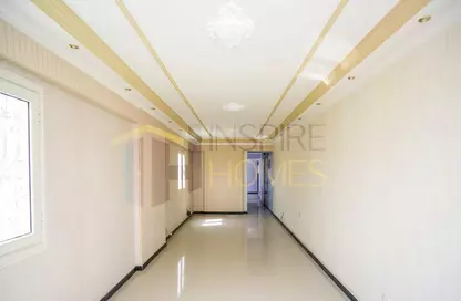 Apartment - 3 Bedrooms - 2 Bathrooms for rent in Ezz St. - Sporting - Hay Sharq - Alexandria