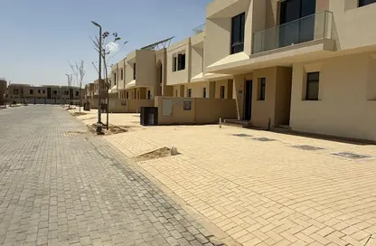 Townhouse - 3 Bedrooms - 4 Bathrooms for sale in Vye Sodic - New Zayed City - Sheikh Zayed City - Giza