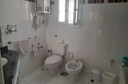 Apartment - 5 Bedrooms - 3 Bathrooms for sale in Al Narges - New Cairo City - Cairo