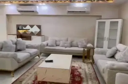 شقة - 3 غرف نوم - 3 حمامات للايجار في شارع مصدق - الدقي - الجيزة