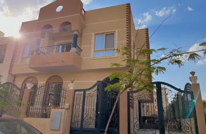فيلا - 5 غرف نوم - 6 حمامات للبيع في التوسعات الشمالية - مدينة 6 أكتوبر - الجيزة