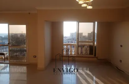 شقة - 3 غرف نوم - 1 حمام للبيع في شارع السيده خديجه - الحديقة الدولية - الحي السابع - مدينة نصر - القاهرة