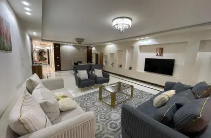 Apartment - 3 Bedrooms - 3 Bathrooms for rent in Gameat Al Dewal Al Arabeya St. - Mohandessin - Giza Apartment - 3 Bedrooms - 3 Bathrooms for rent in Gameat Al Dewal Al Arabeya St. - Mohandessin - Giza