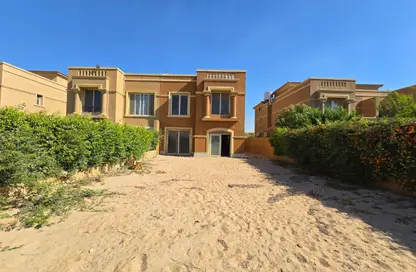 فيلا - 4 غرف نوم - 4 حمامات للبيع في رويال ميدوز - كمبوندات الشيخ زايد - الشيخ زايد - الجيزة
