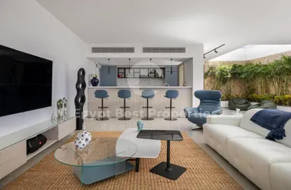 Villa - 5 Bedrooms - 5 Bathrooms for sale in Stei8ht - The 1st Settlement - New Cairo City - Cairo