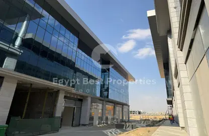 Retail - Studio - 2 Bathrooms for sale in 5A by The Waterway - Ring Road - The 5th Settlement - New Cairo City - Cairo
