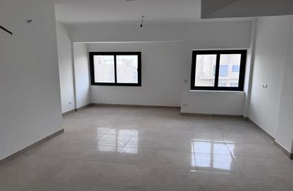 (بنتهاوس  (روف - 3 غرف نوم - 1 حمام للبيع في ساحة الفيلا - فيفث سكوير - التجمع الخامس - مدينة القاهرة الجديدة - القاهرة