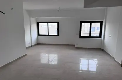 Penthouse - 3 Bedrooms - 1 Bathroom for sale in Villa Square - Fifth Square - The 5th Settlement - New Cairo City - Cairo