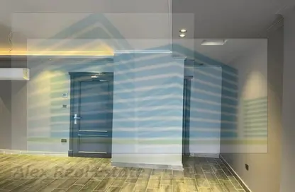 مساحات مكتبية - استوديو - 2 حمامات للايجار في شارع كفر عبده - كفر عبده - رشدي - حي شرق - الاسكندرية