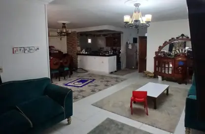 شقة - 3 غرف نوم - 2 حمامات للبيع في شارع احمد الزمر - الحي العاشر - مدينة نصر - القاهرة