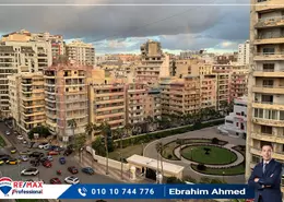 Apartment - 3 Bedrooms - 2 Bathrooms for rent in Amin Yehia St. - Zezenia - Hay Sharq - Alexandria